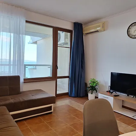 с фронтална гледка южен плаж Apartament